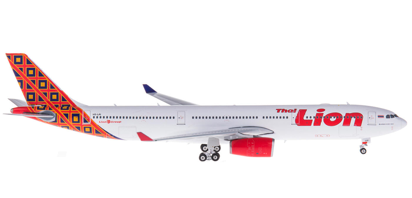 1:400 Phoenix PH11446 PIA Airbus A330-300 4R-ALN+Free Tractor