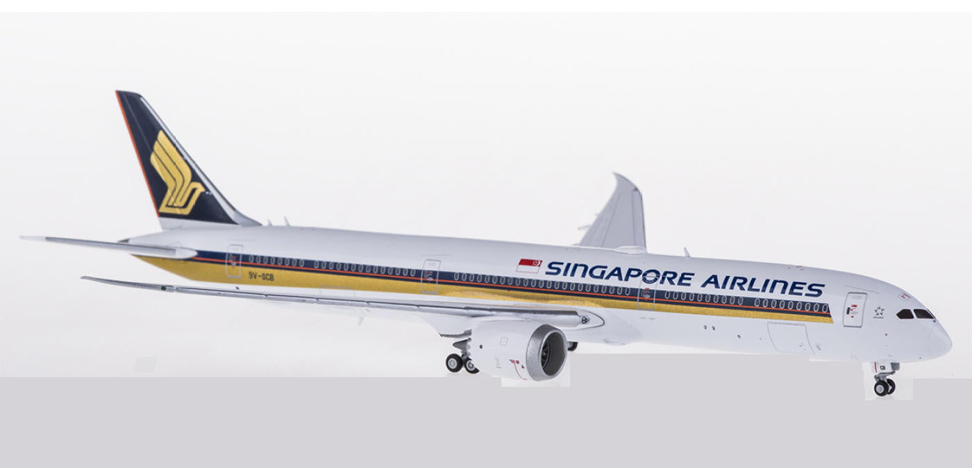 1:400 JC Wings XX4096 Singapore Airlines Boeing 787-10 9V-SCB+Free Tractor