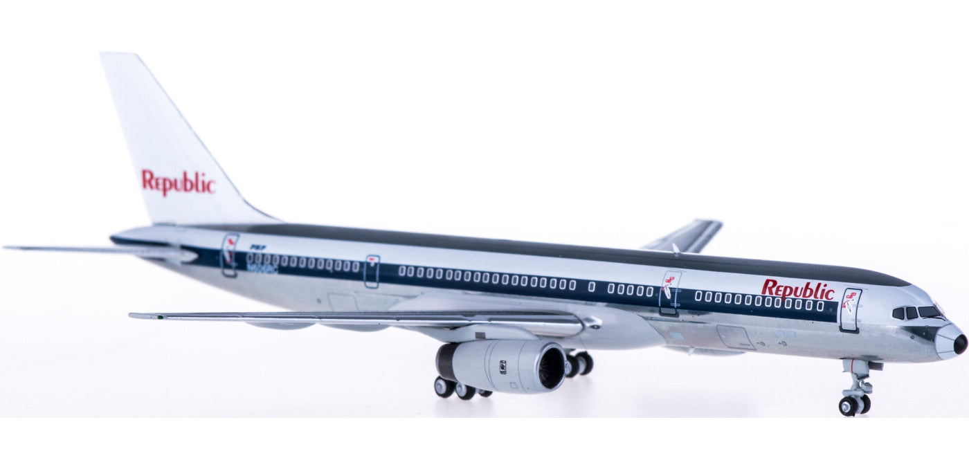 1:400 NG Models NG53037 Republic Airlines Boeing 757-200 N606RC+Freee Tractor
