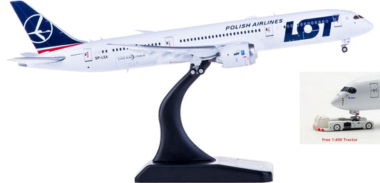 1:400 JC Wings XX4424A LOT Boeing 787-9 SP-LSA "Flaps Down" Free Tractor+Stand