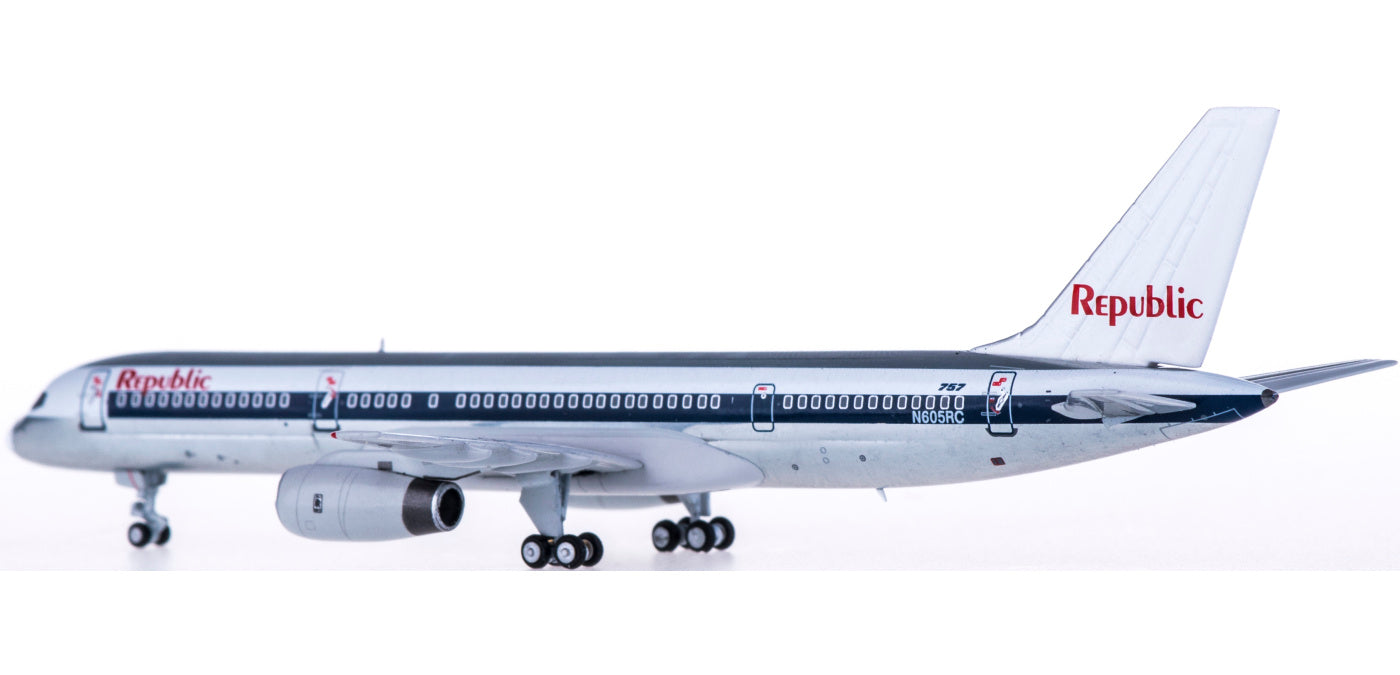 1:400 NG Models NG53036 Republic Airlines Boeing 757-200 N605RC+Freee Tractor