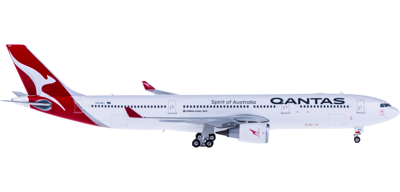 (Rare)1:400 Phoenix PH04115 Qantas Airways Airbus A330-300 VH-QPJ+Free Tractor