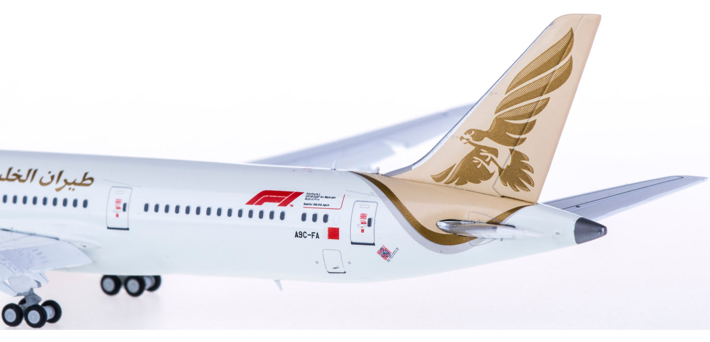 1:400 JC Wings XX4414A Gulf Air Boeing 787-9 A9C-FA "Flaps Down" Free Tractor+Stand