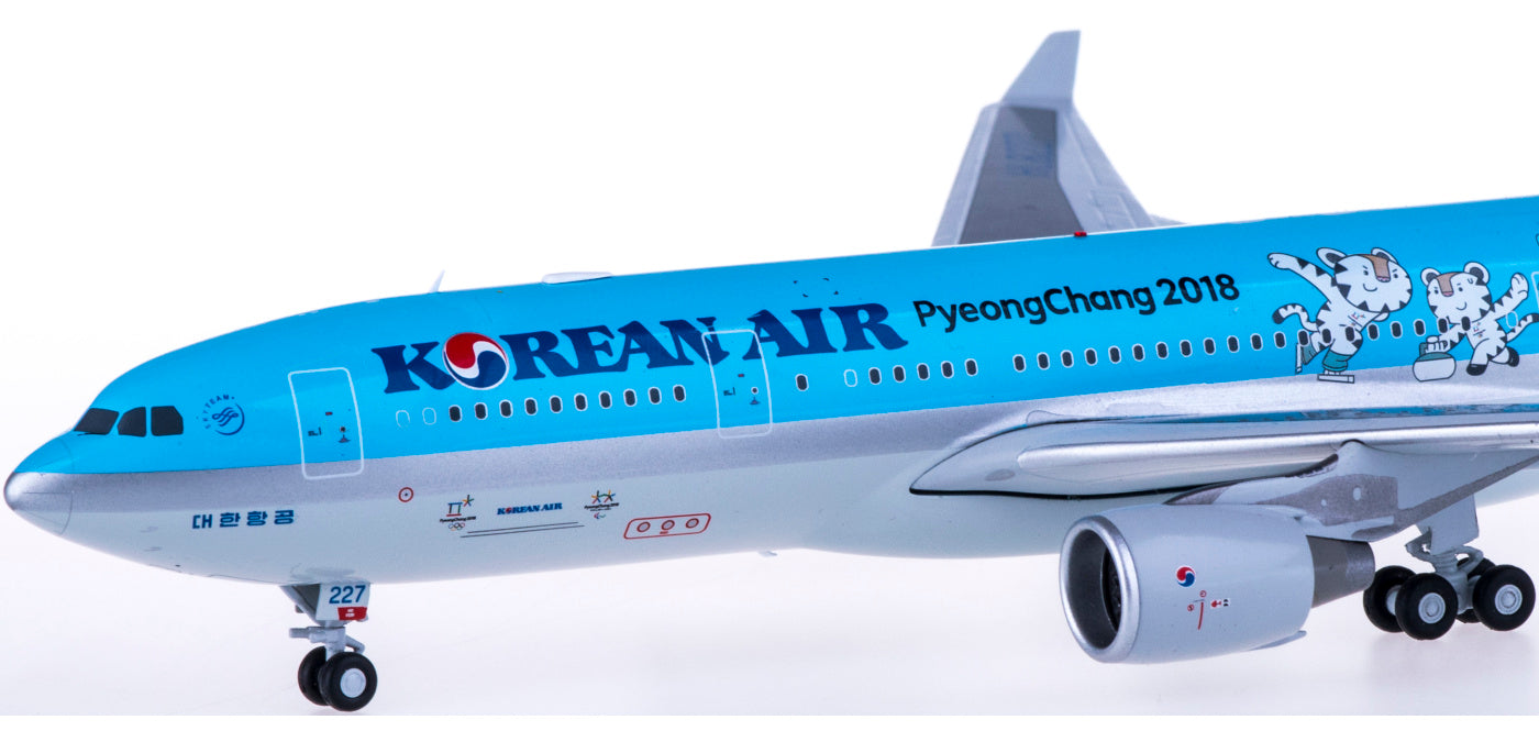 1:200 JC Wings EW2332001 Korean Air Airbus A330-200 HL8227