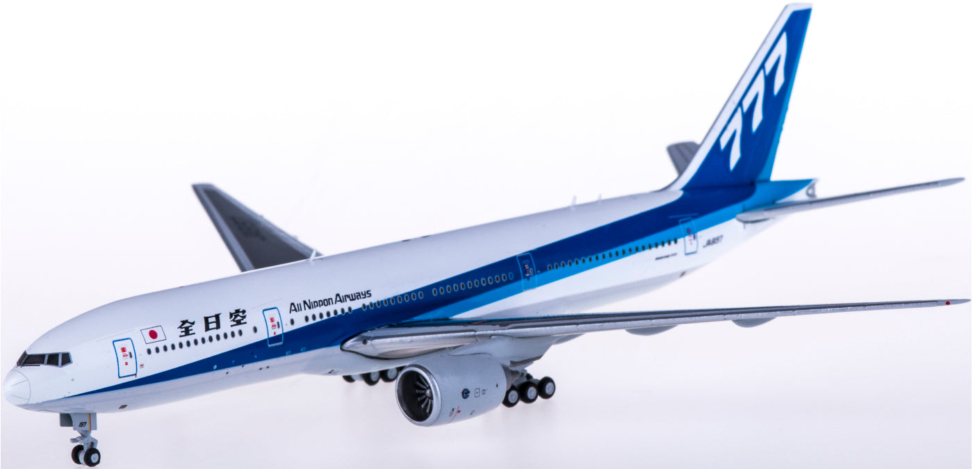 1:400 JC Wings EW4772002 ANA Boeing 777-200 JA8197 Free Tractor+Stand