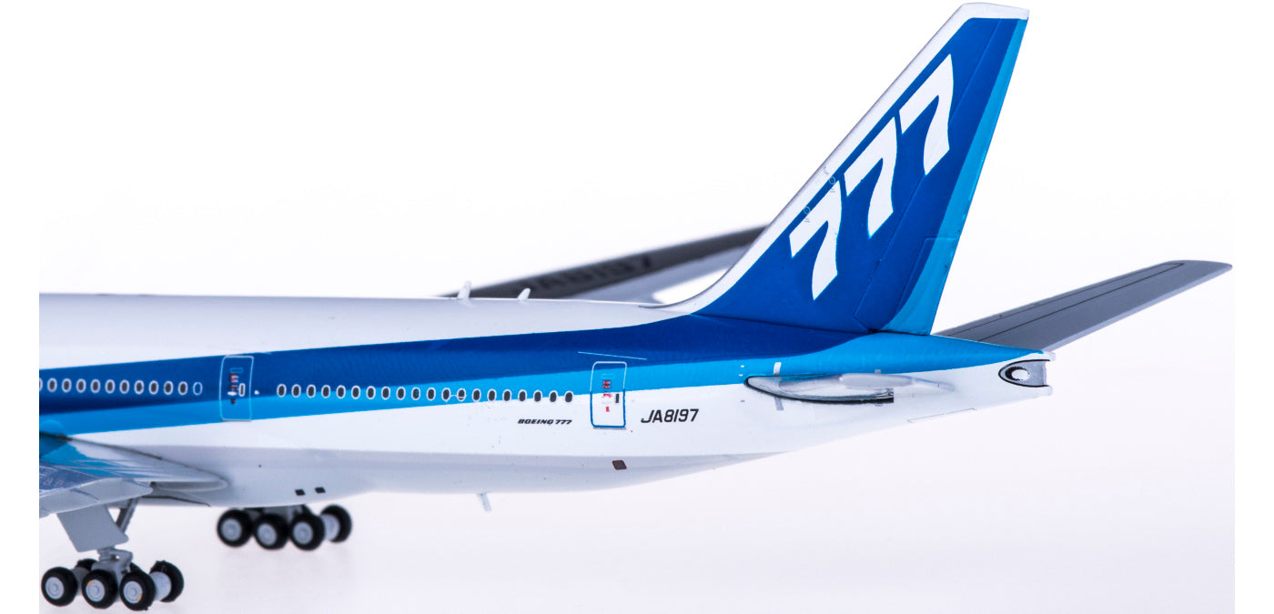 1:400 JC Wings EW4772002 ANA Boeing 777-200 JA8197 Free Tractor+Stand