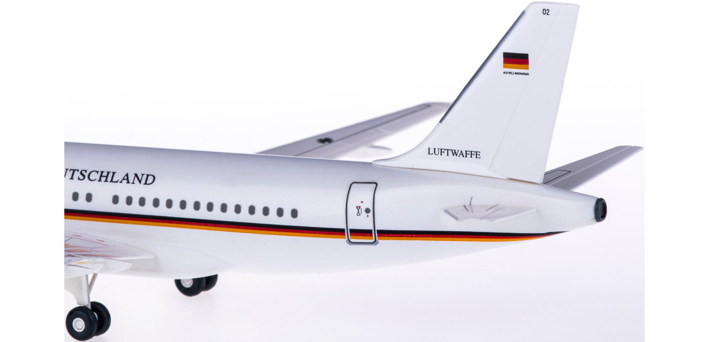 1:200 Hongan Wings Luftwaffe Airbus A319 15 02