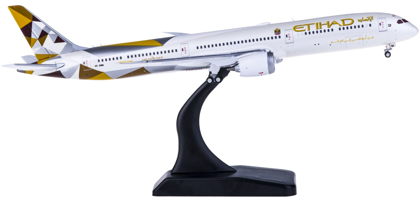 1:400 Geminijets GJETD1846 Etihad Airways Boeing 787-10 A6-BMA Free Tractor+Stand