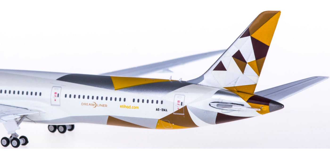 1:400 Geminijets GJETD1846 Etihad Airways Boeing 787-10 A6-BMA Free Tractor+Stand