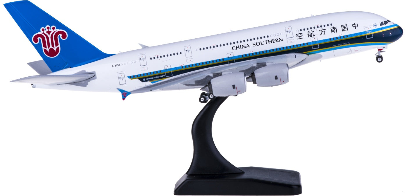 1:400 Phoenix PH11535 China Southern Airlines Airbus A380 B-6137+Free Tractor