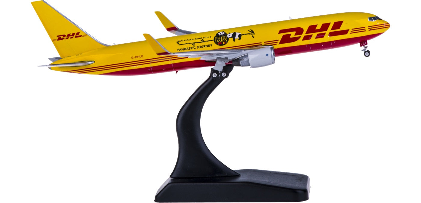 (Rare)1:400 Phoenix PH04257 DHL Boeing 767-300ER G-DHLG Free Tractor+Stand