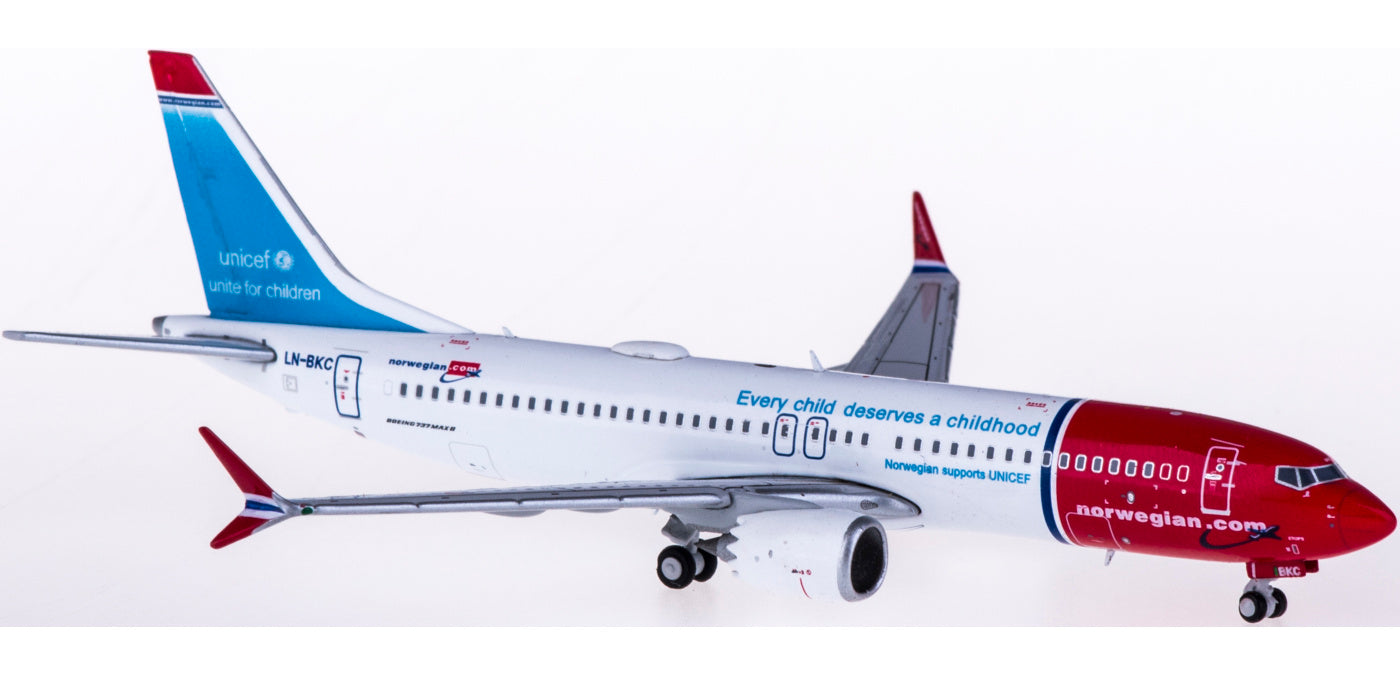 1:400 JC Wings XX4150 Norwegian Air Shuttle Boeing 737 MAX 8 LN-BKC Free Tractor+Stand