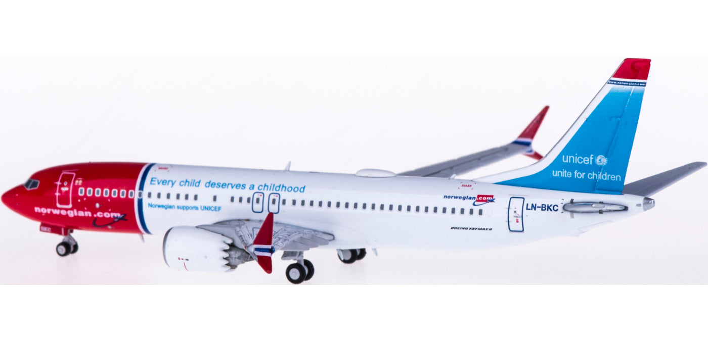 1:400 JC Wings XX4150 Norwegian Air Shuttle Boeing 737 MAX 8 LN-BKC Free Tractor+Stand