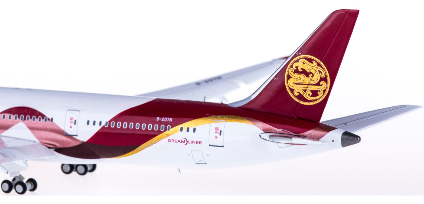 1:400 JC Wings XX4148A Juneyao Airlines Boeing 787-9 B-207N "Flaps Down" Free Tractor+Stand