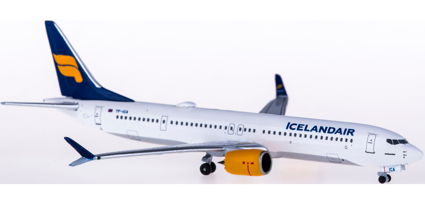 (Rare)1:400 AeroClassics AC419608 Icelandair Boeing 737 MAX 9 TF-ICA+Free Tractor