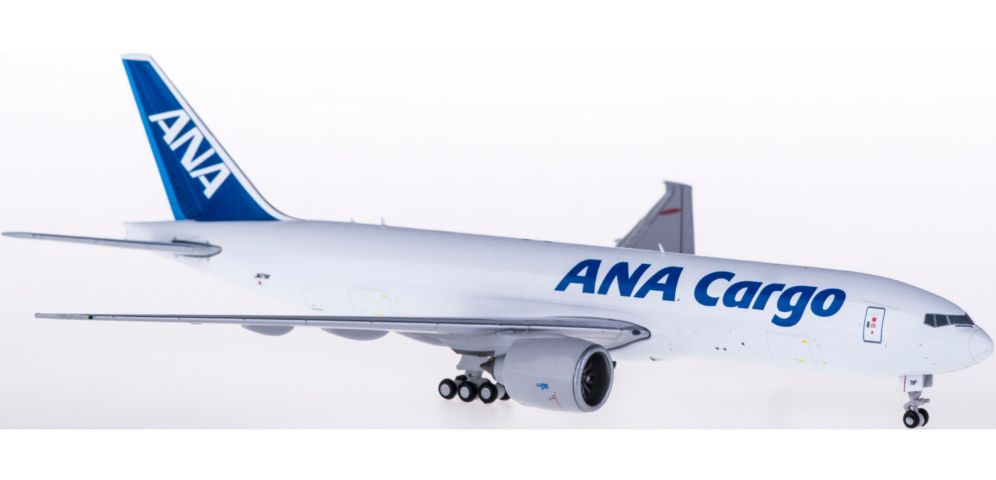 1:400 JC Wings EW4772010 ANA Cargo Boeing 777-200F JA771F Free Tractor+Stand