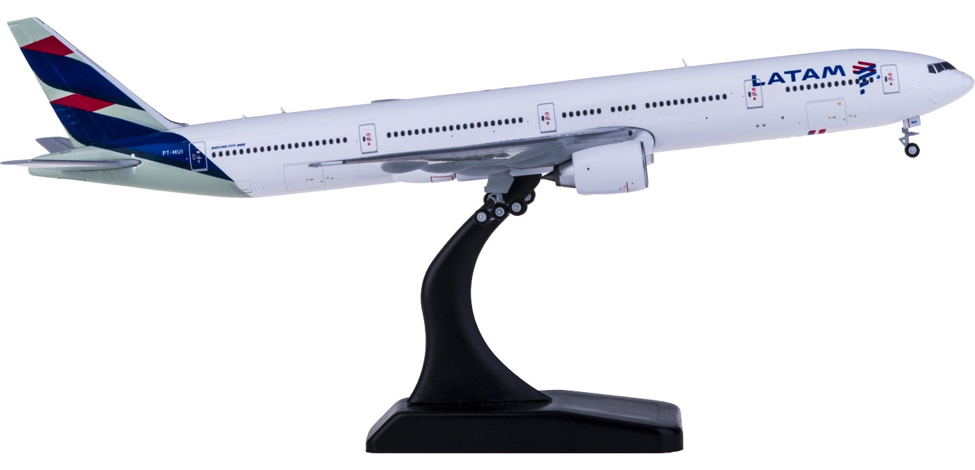 1:400 Geminijets GJLAN1848 LATAM Boeing 777-300ER PT-MUI Free Tractor+Stand