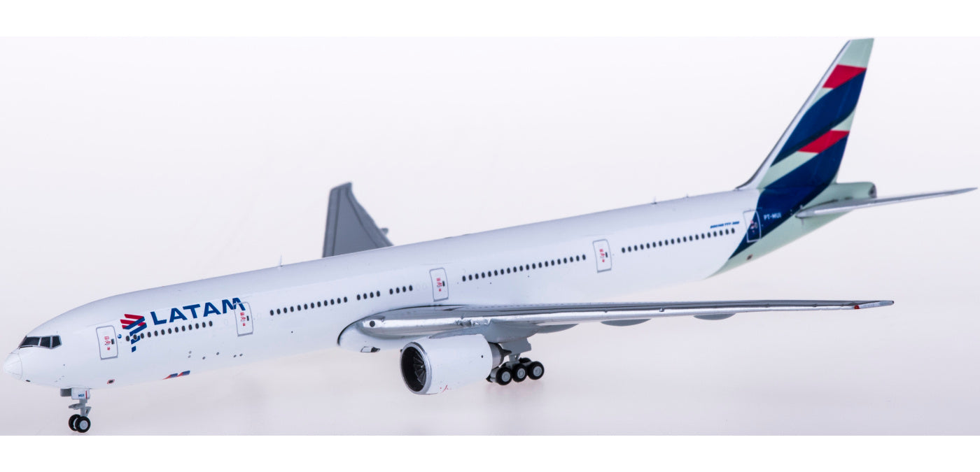 1:400 Geminijets GJLAN1848 LATAM Boeing 777-300ER PT-MUI Free Tractor+Stand