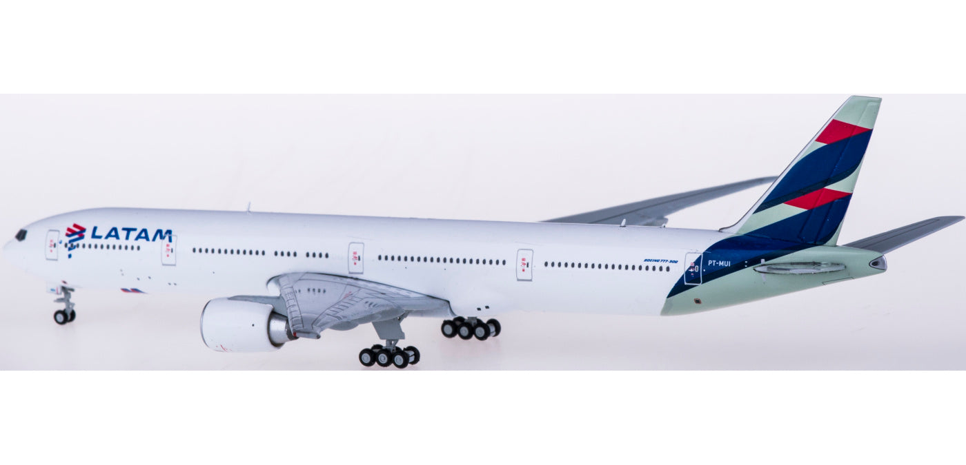 1:400 Geminijets GJLAN1848 LATAM Boeing 777-300ER PT-MUI Free Tractor+Stand