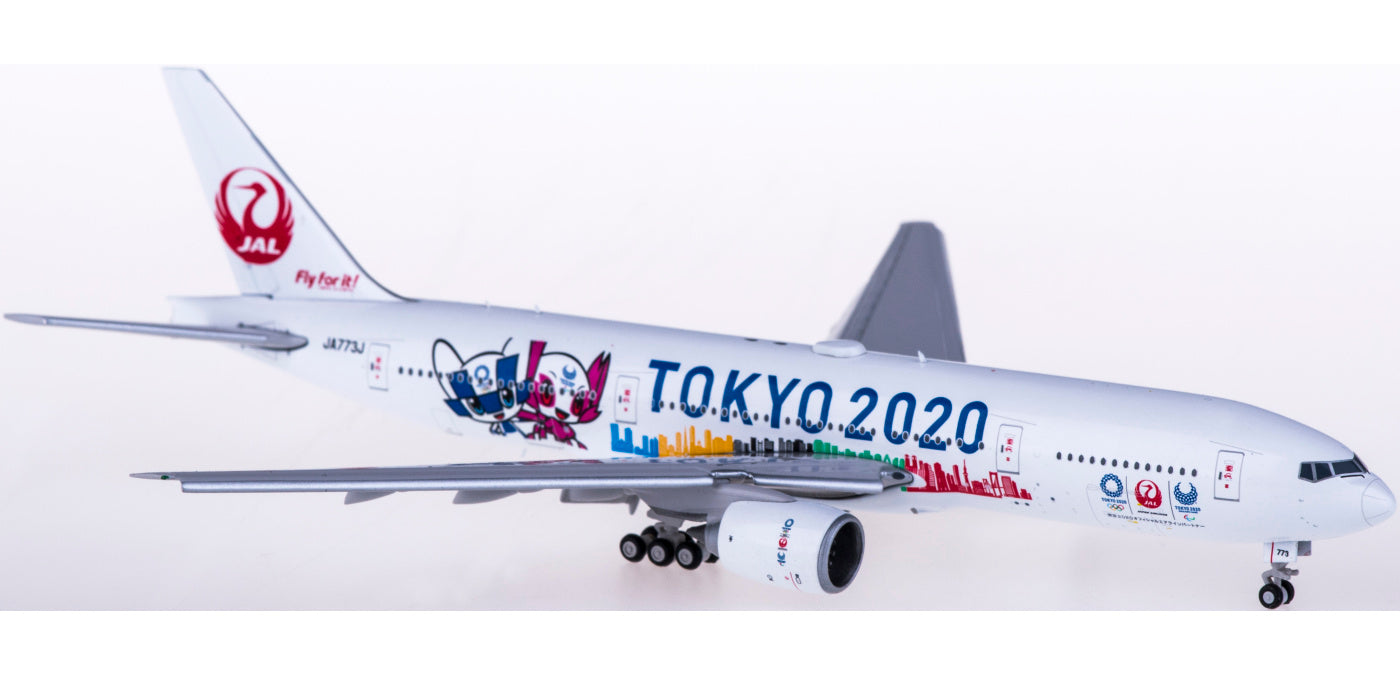 1:400 JC Wings EW4772012A Japan Airlines Boeing 777-200ER JA773J “Flaps Down” Aircraft Model Free Tractor+Stand
