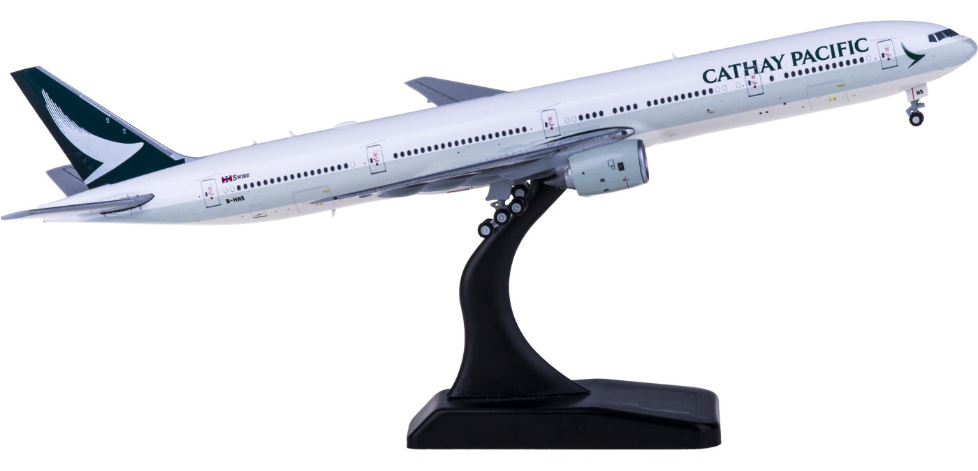 1:400 JC Wings EW4773002 Cathay Pacific Boeing 777-300 B-HNS Free Tractor+Stand