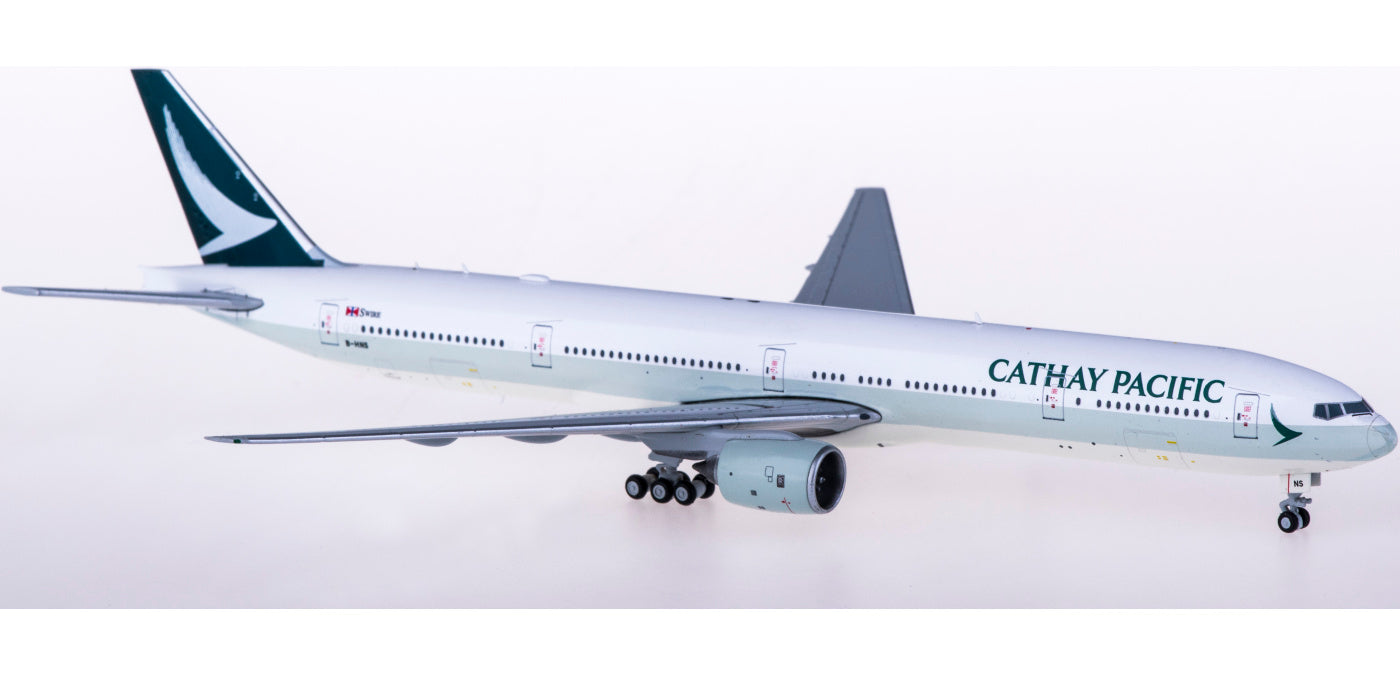 1:400 JC Wings EW4773002 Cathay Pacific Boeing 777-300 B-HNS Free Tractor+Stand