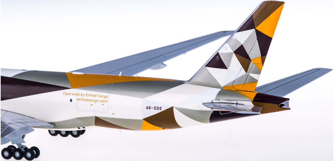 1:200 JC Wings XX2137 Etihad Airways Boeing 777-200LRF A6-DDE Cargo