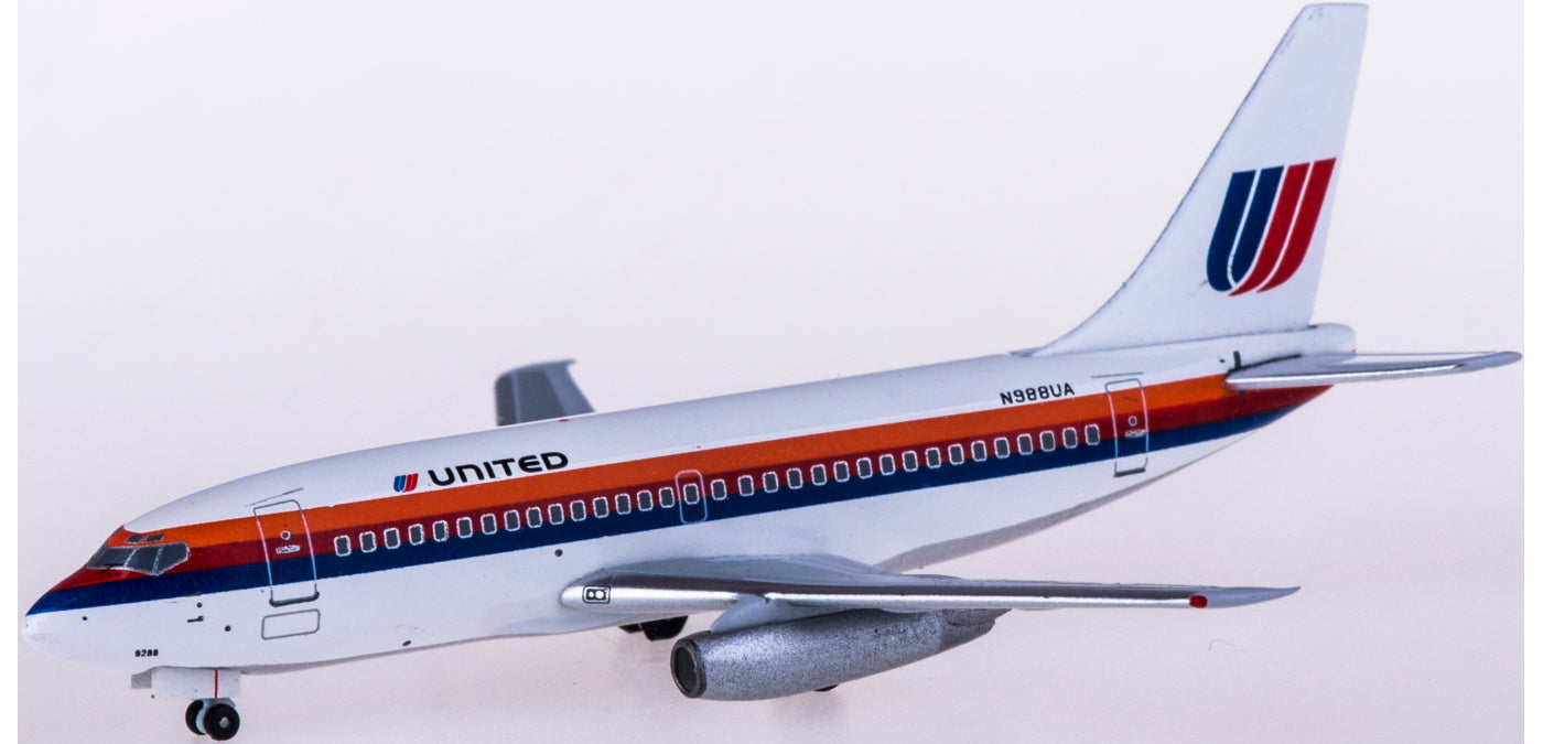 (Rare)1:400 AeroClassics AC419629 United Airlines Boeing 737-200 N988UA+Free Tractor