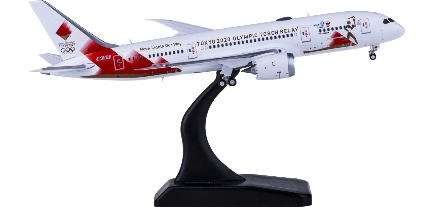 1:400 JC Wings EW4788003 Japan Airlines Boeing 787-8 Dreamliner JA837J Aircraft Model Free Tractor+Stand