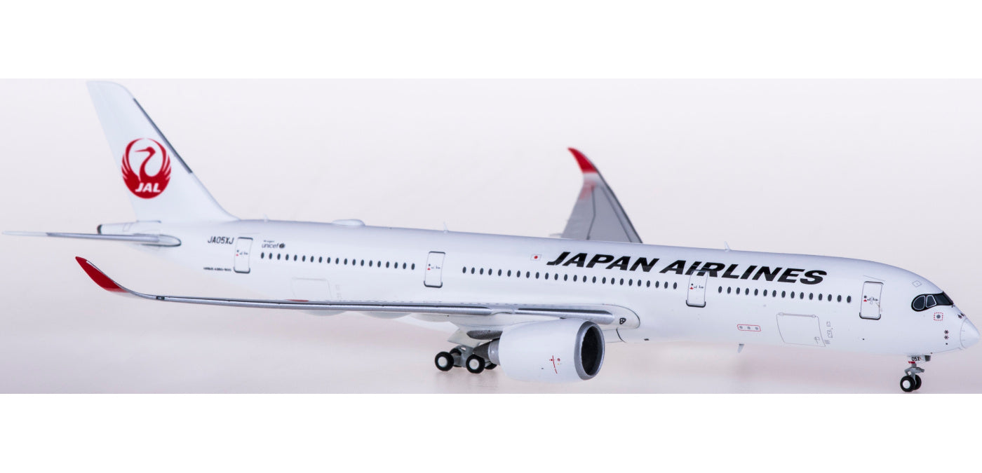 1:400 JC Wings EW4359004 Japan Airlines Airbus A350-900XWB JA05XJ Free Tractor+Stand