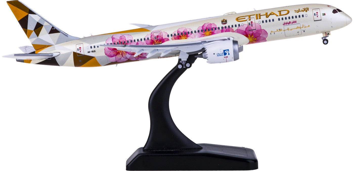 1:400 JC Wings XX4218A Etihad Airways Boeing 787-9 Dreamliner A6-BLK Japan "Flaps Down" Free Tractor+Stand