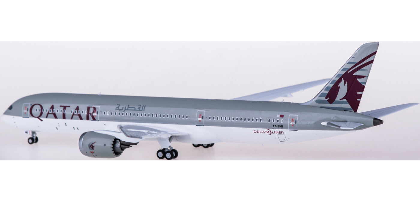 1:400 NG Models NG55050 Qatar Airways Boeing 787-9 Dreamliner A7-BHG+Free Tractor