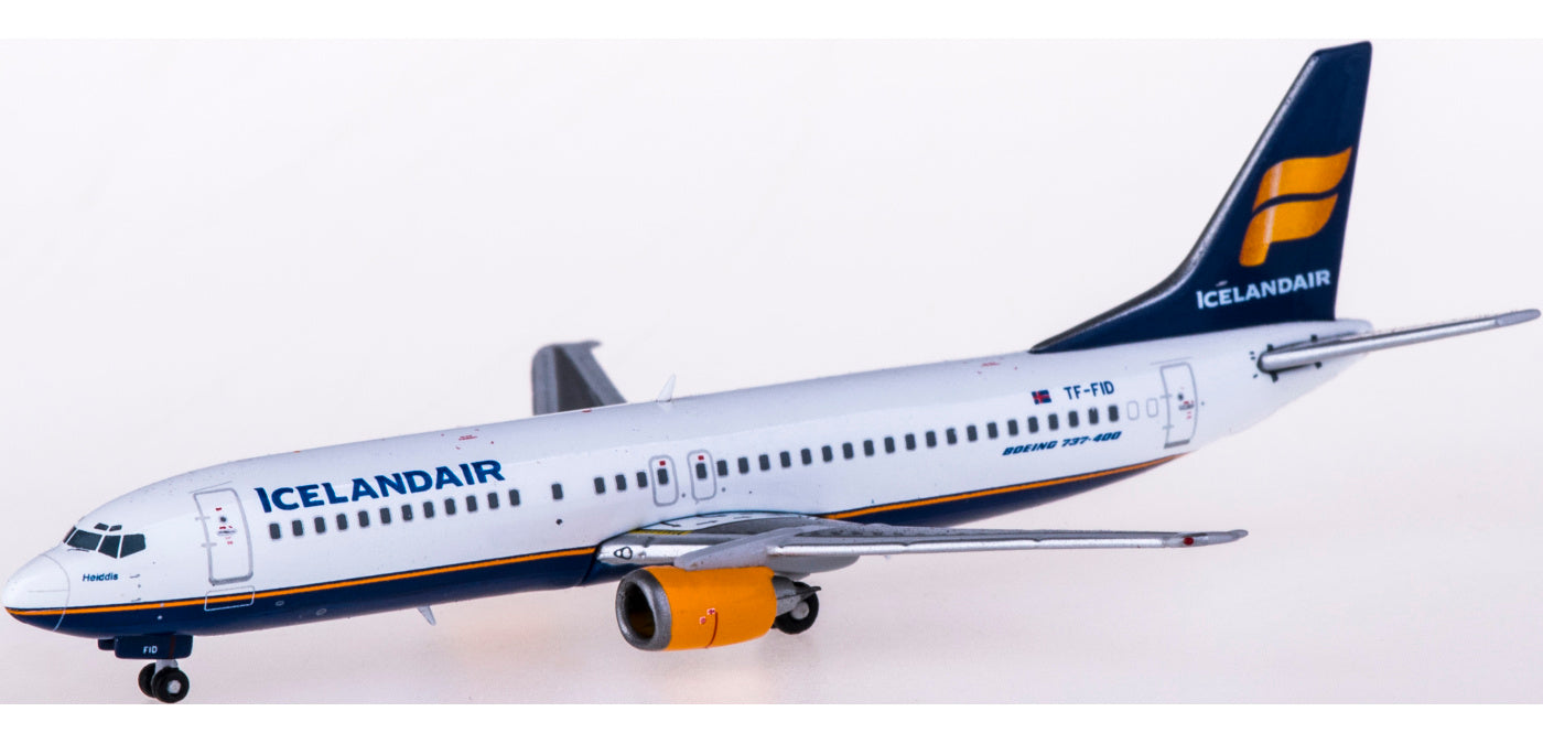 1:400 JC Wings XX4238 Icelandair Boeing 737-400 TF-FID Free Tractor+Stand