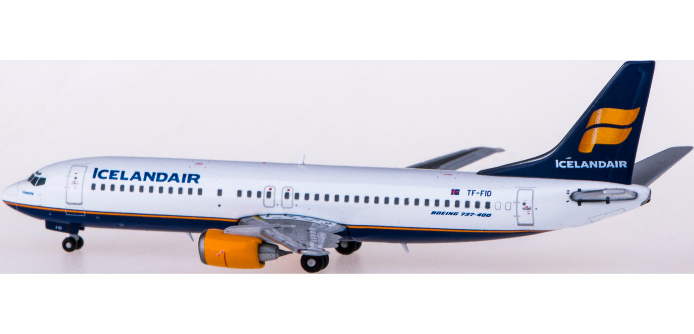 1:400 JC Wings XX4238 Icelandair Boeing 737-400 TF-FID Free Tractor+Stand