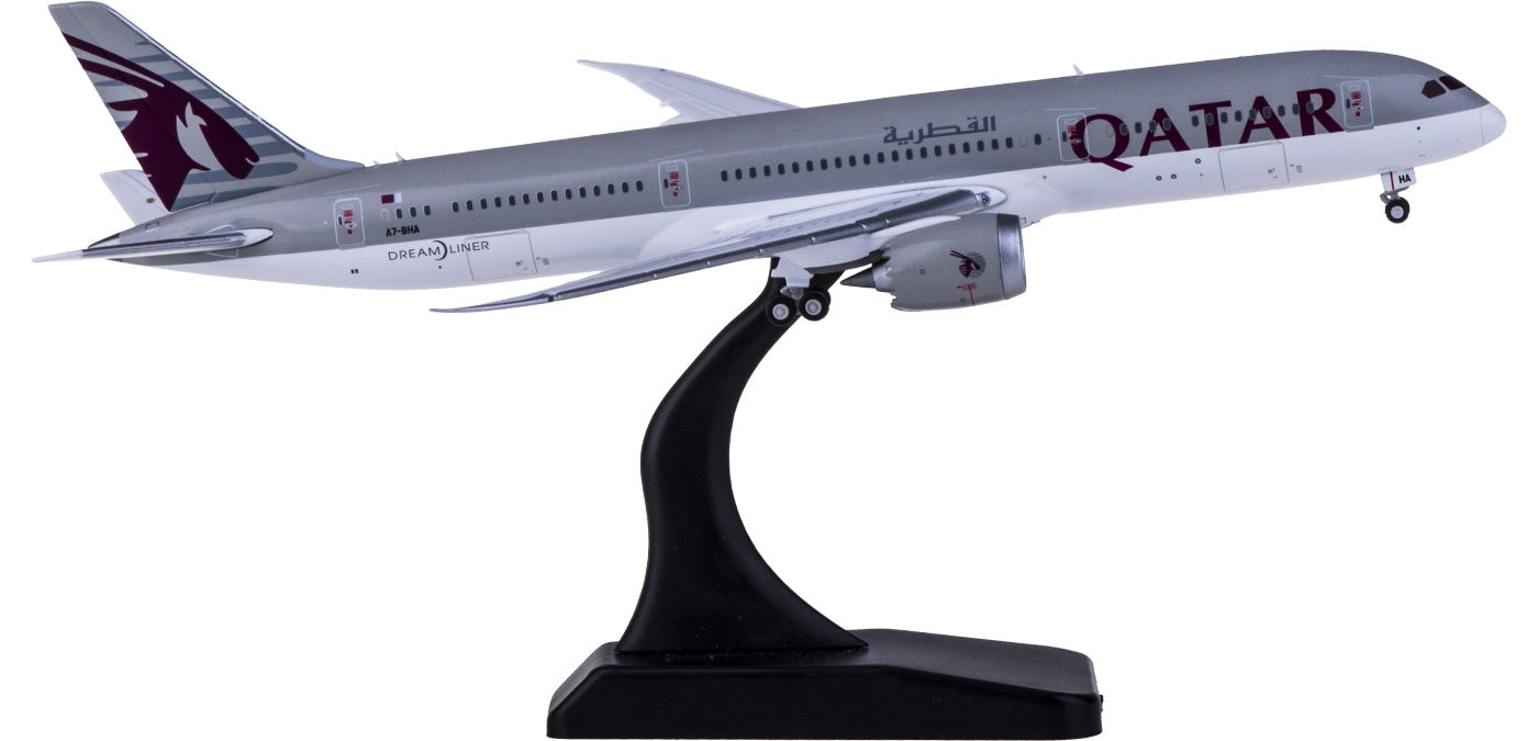 1:400 Geminijets GJQTR1915 Qatar Airways Boeing 787-9 A7-BHA Free Tractor+Stand