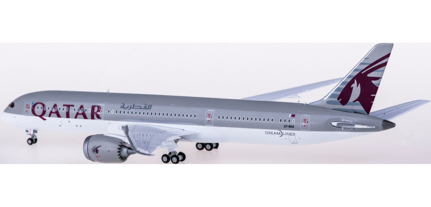 1:400 Geminijets GJQTR1915 Qatar Airways Boeing 787-9 A7-BHA Free Tractor+Stand