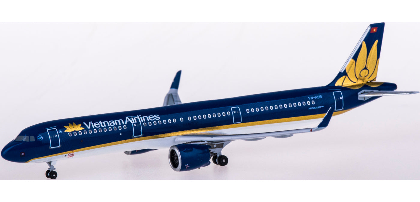 (Rare)1:400 AeroClassics AAC419788 Vietnam Airlines Airbus A321 VN-A618+Free Tractor