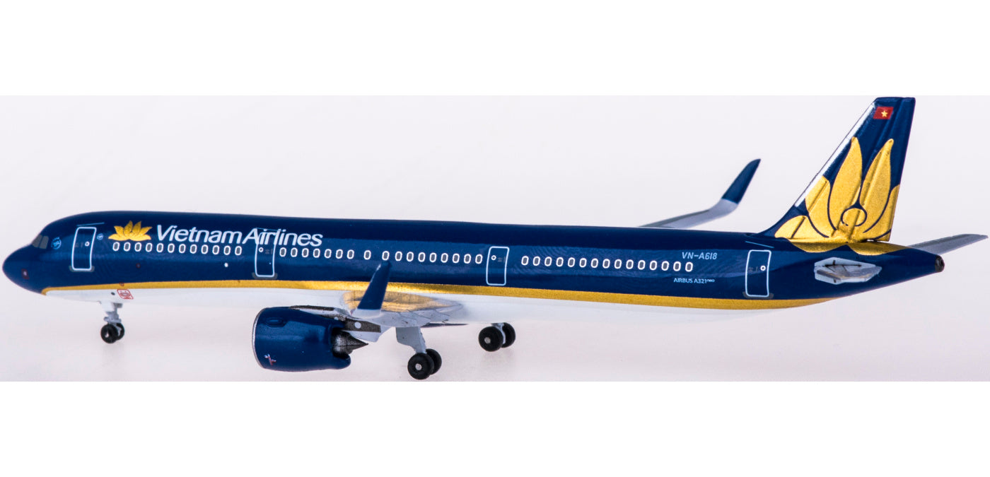 (Rare)1:400 AeroClassics AAC419788 Vietnam Airlines Airbus A321 VN-A618+Free Tractor