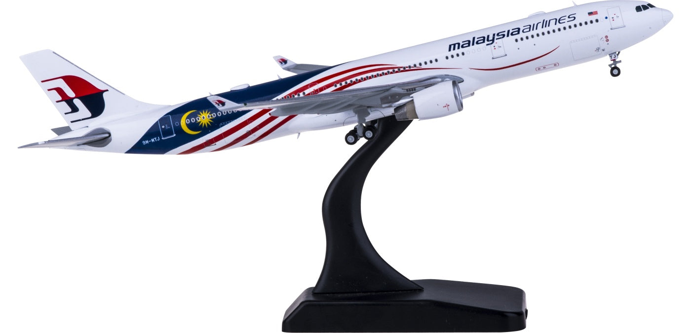 1:400 JC Wings XX4478 Malaysia Airlines Airbus A330-300 9M-MTJ Free Tractor+Stand