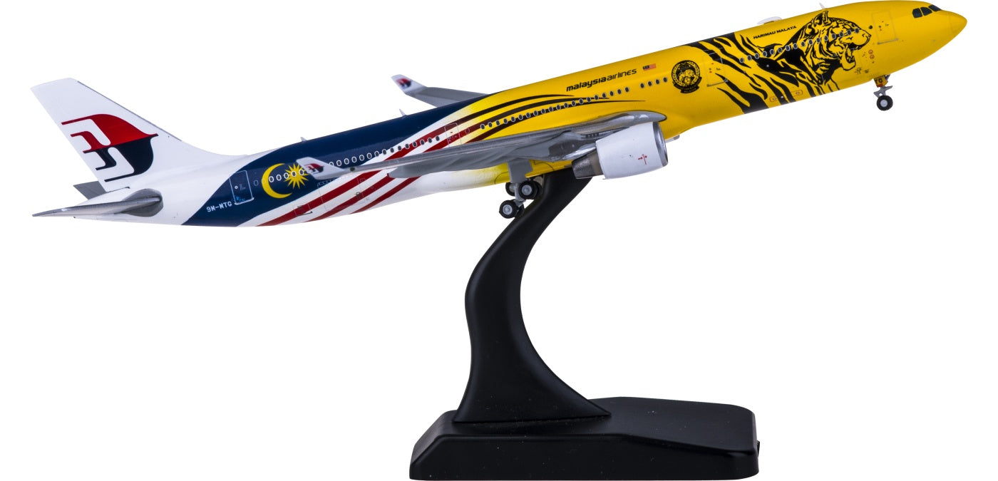 1:400 JC Wings XX4483 Malaysia Airlines Airbus A330-300 9M-MTG "Tiger"Free Tractor+Stand