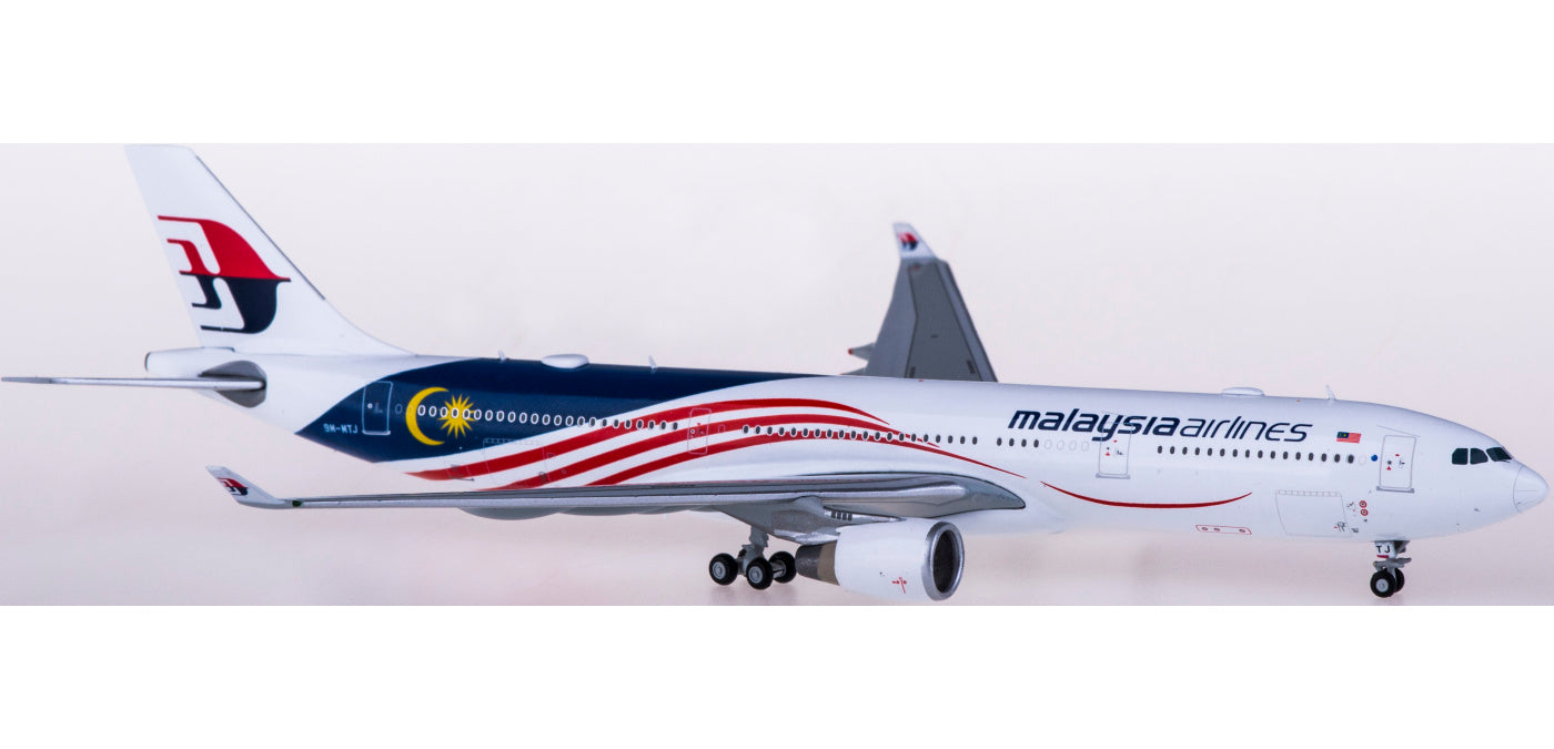 1:400 JC Wings XX4478 Malaysia Airlines Airbus A330-300 9M-MTJ Free Tractor+Stand