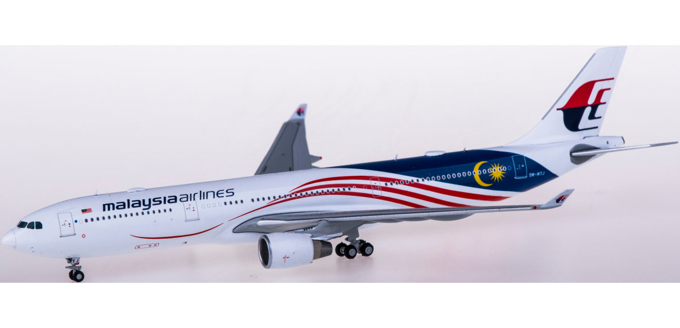 1:400 JC Wings XX4478 Malaysia Airlines Airbus A330-300 9M-MTJ Free Tractor+Stand