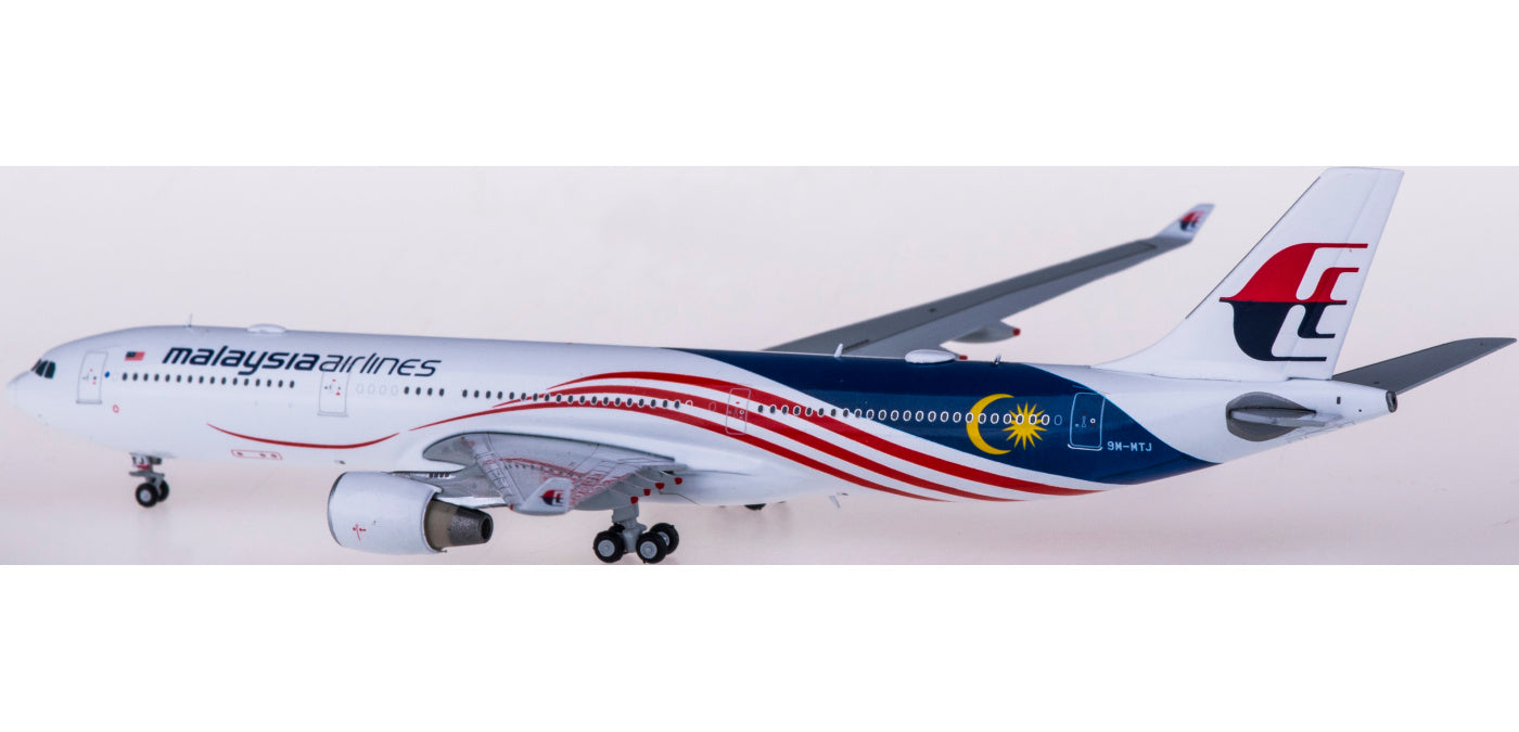 1:400 JC Wings XX4478 Malaysia Airlines Airbus A330-300 9M-MTJ Free Tractor+Stand