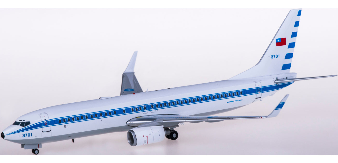 1:200 JC Wings LH2243 ROCAF Boeing 737-800 3701