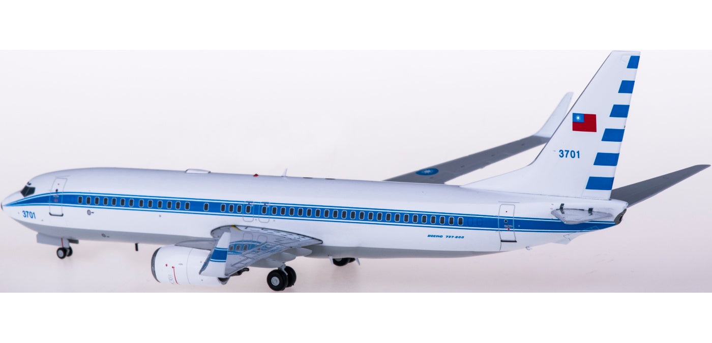 1:200 JC Wings LH2243 ROCAF Boeing 737-800 3701