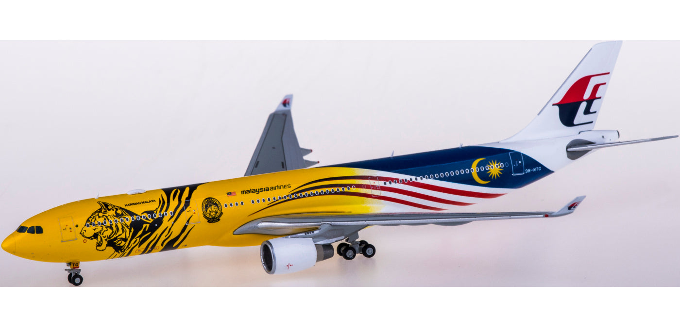 1:400 JC Wings XX4483 Malaysia Airlines Airbus A330-300 9M-MTG "Tiger"Free Tractor+Stand