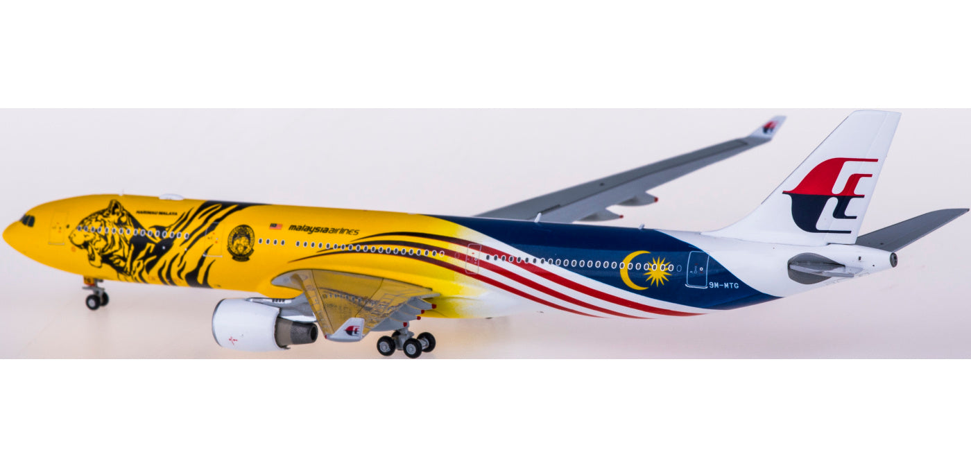 1:400 JC Wings XX4483 Malaysia Airlines Airbus A330-300 9M-MTG "Tiger"Free Tractor+Stand