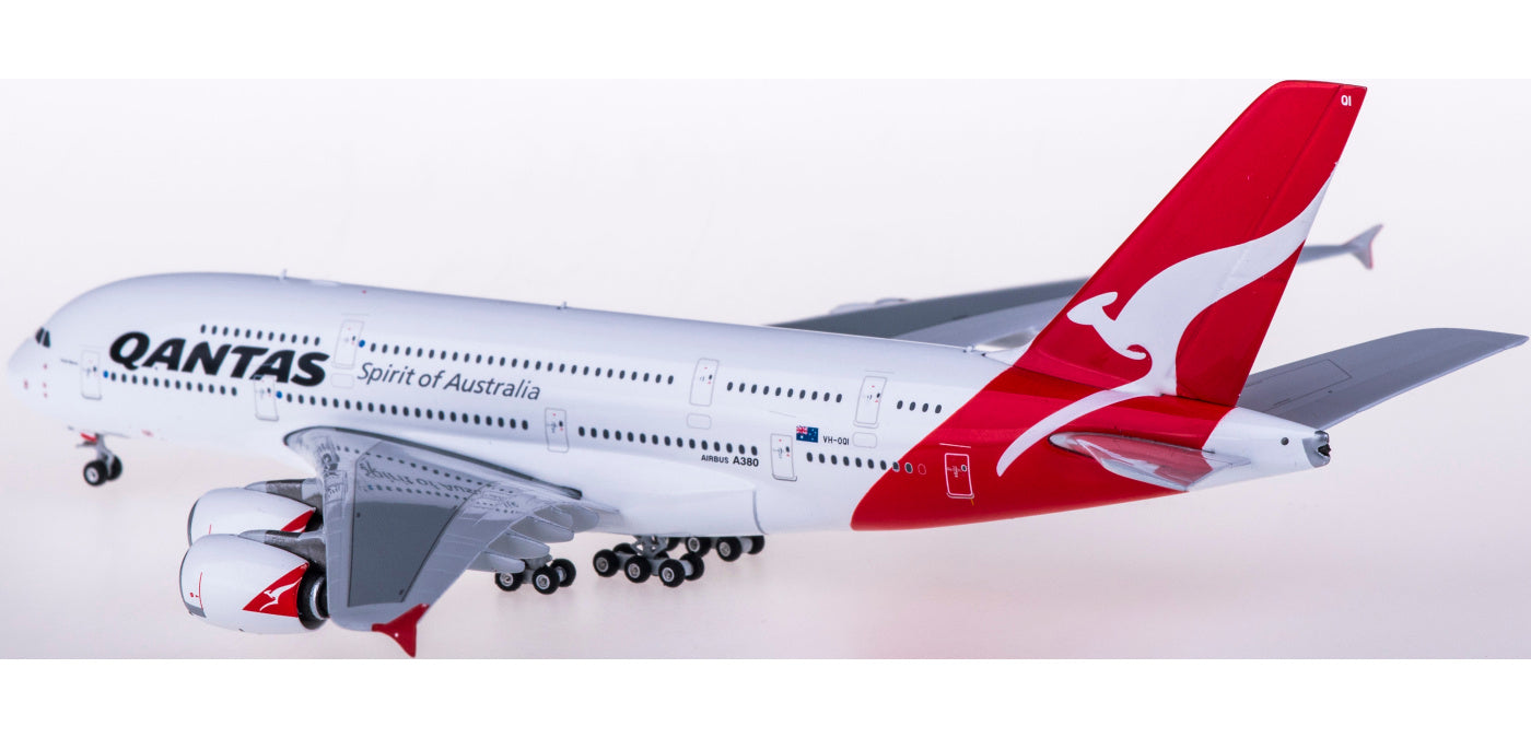 1:400 Phoenix PH04354 Qantas Airways Airbus A380 VH-OQI Free Tractor+Stand