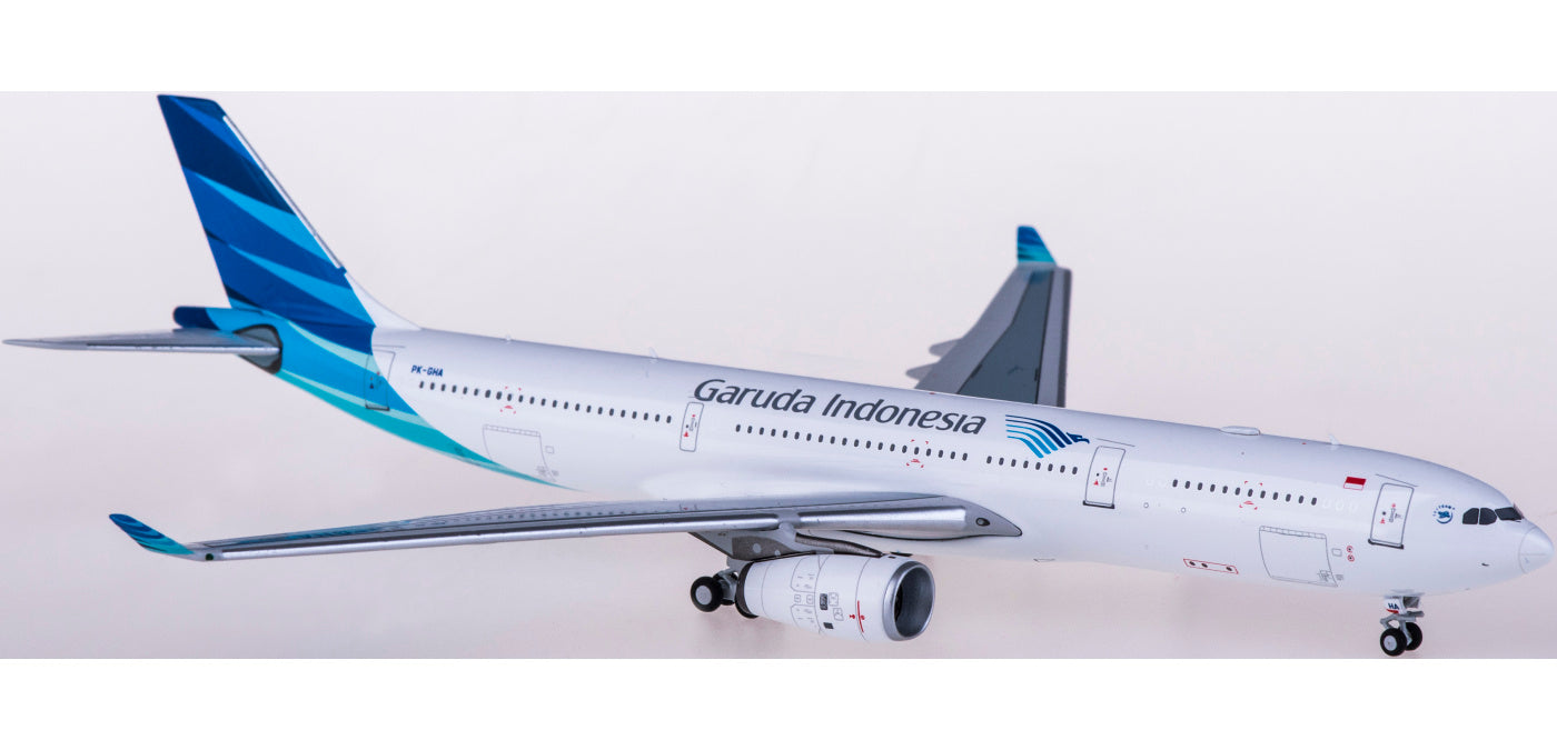 1:400 NG Models NG62018 Garuda Indonesia Airbus A330-300 PK-GHA+Free Tractor