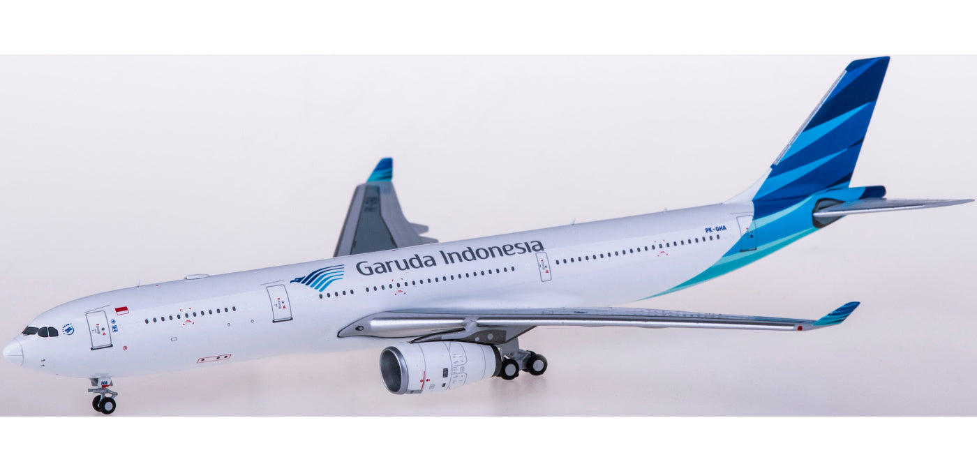 1:400 NG Models NG62018 Garuda Indonesia Airbus A330-300 PK-GHA+Free Tractor